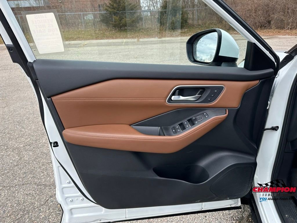 Used 2024 Nissan Rogue Platinum w/ Platinum Premium Package image 17