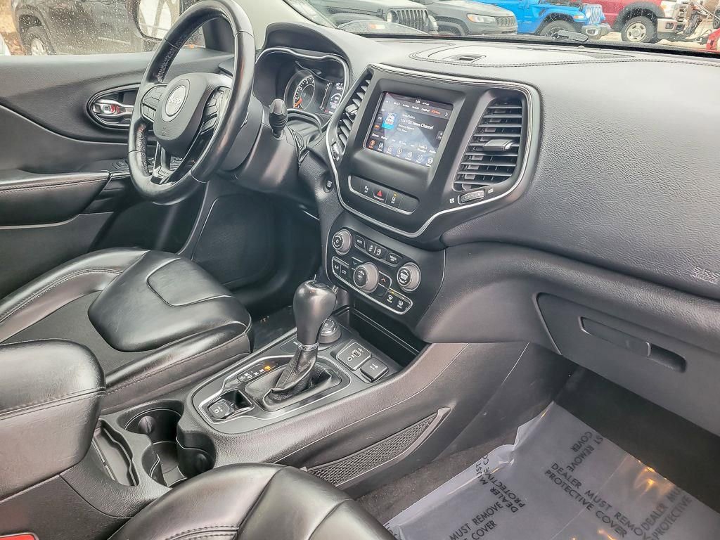 Used 2021 Jeep Cherokee Latitude Plus AWD/4WD image 24