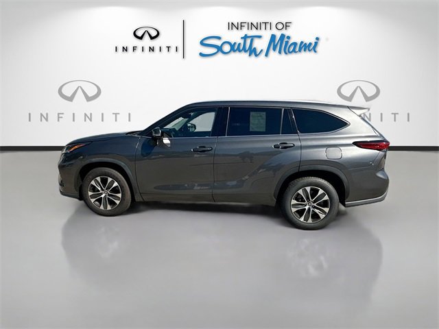 Used 2022 Toyota Highlander XLE image 4