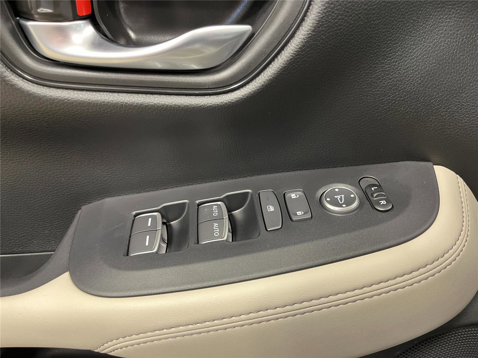 New 2026 Honda HR-V EX-L image 13