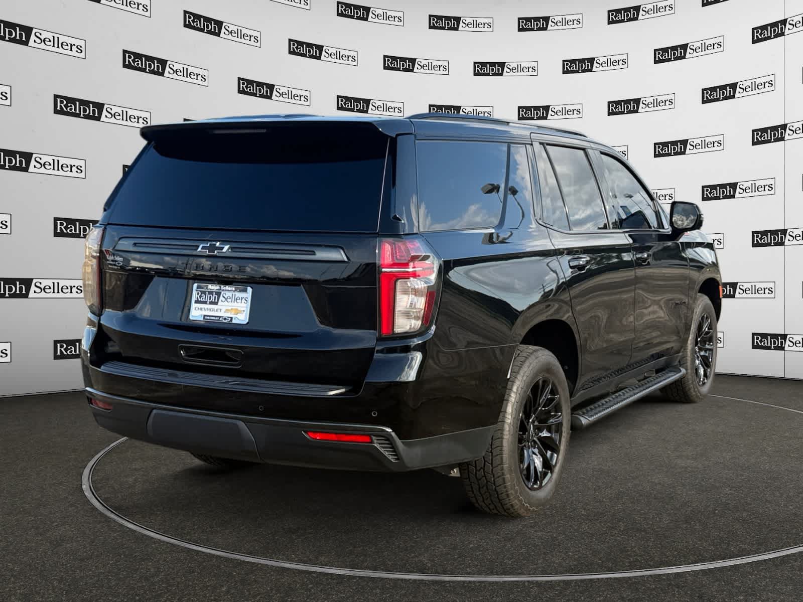 Used 2021 Chevrolet Tahoe Z71 w/ Z71 Signature Package AWD/4WD image 6