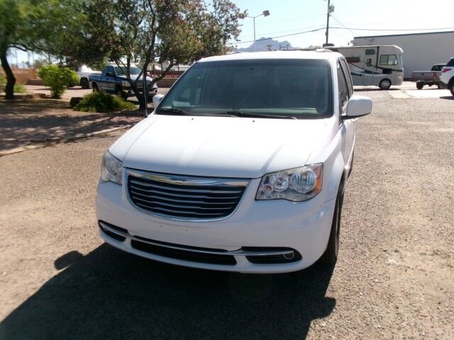 Used 2016 Chrysler Town & Country Touring FWD image 2