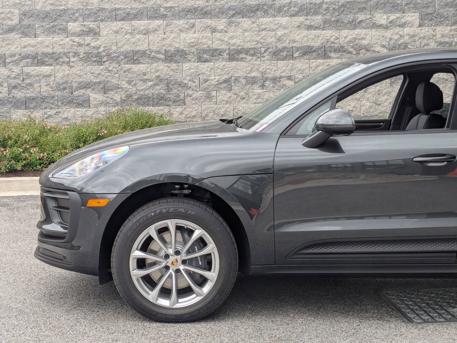 Certified 2026 Porsche Macan AWD/4WD image 12