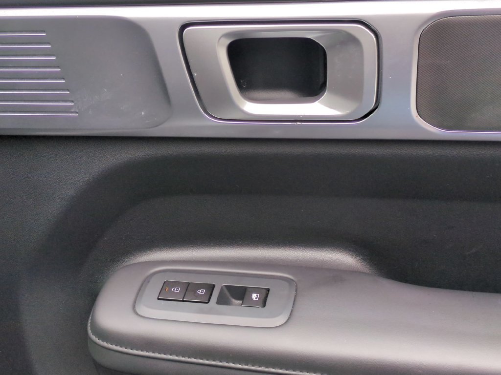 Used 2026 Hyundai Santa Fe SEL FWD image 33