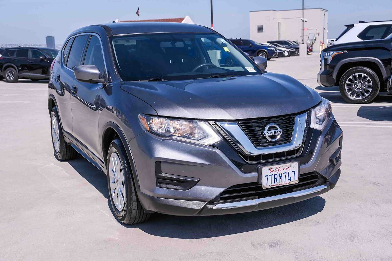 Used 2017 Nissan Rogue S AWD/4WD image 3