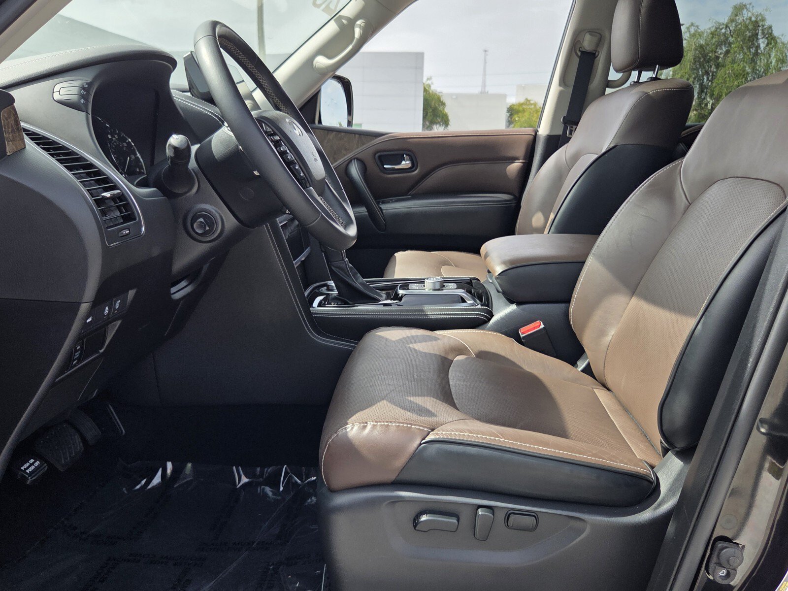 Used 2023 INFINITI QX80 Premium Select w/ All-Season Package AWD/4WD image 10