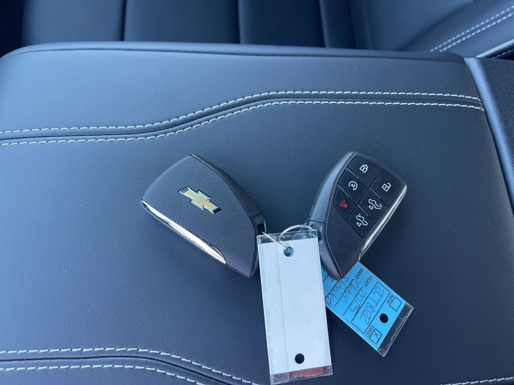 Used 2025 Chevrolet Silverado EV LT AWD/4WD image 38