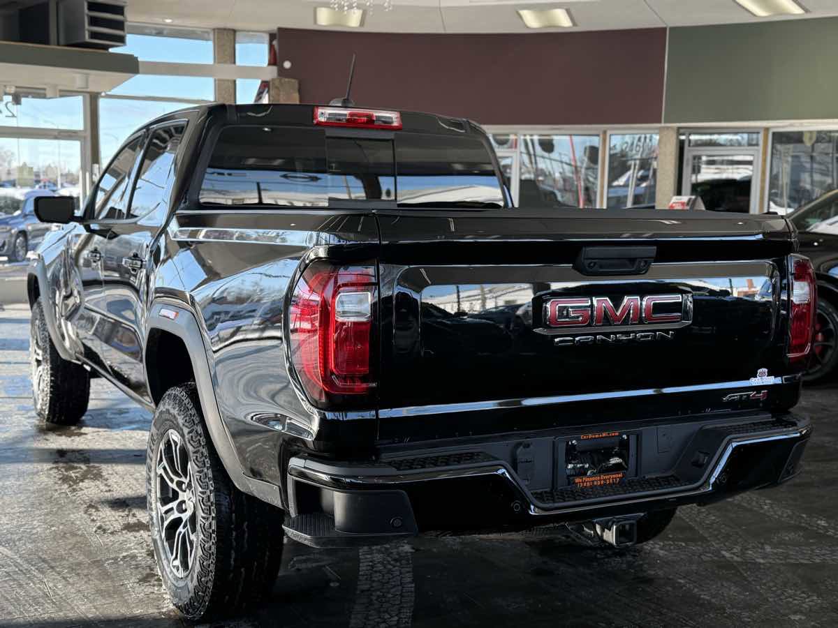 Used 2025 GMC Canyon AT4 w/ Technology Plus Package image 8