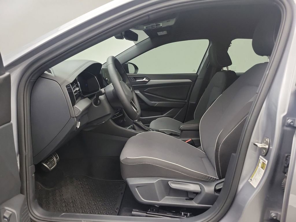 Used 2025 Volkswagen Jetta Sport image 4