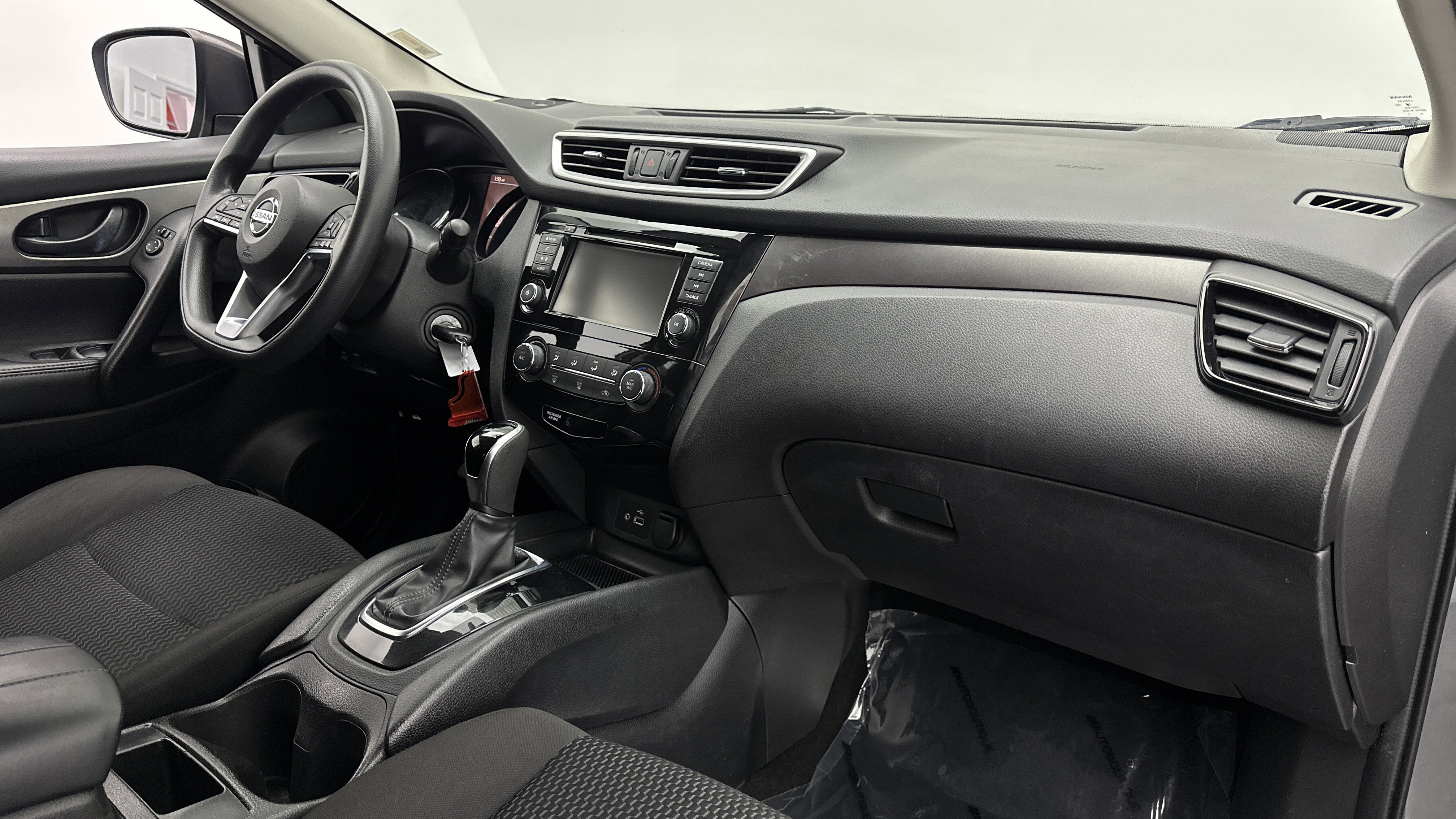 Used 2020 Nissan Rogue Sport S image 30