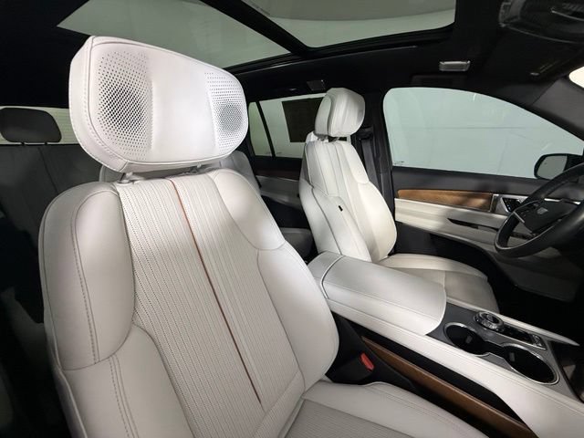 Used 2026 Cadillac Vistiq Luxury w/ LPO, Floor Liner Package AWD/4WD image 31