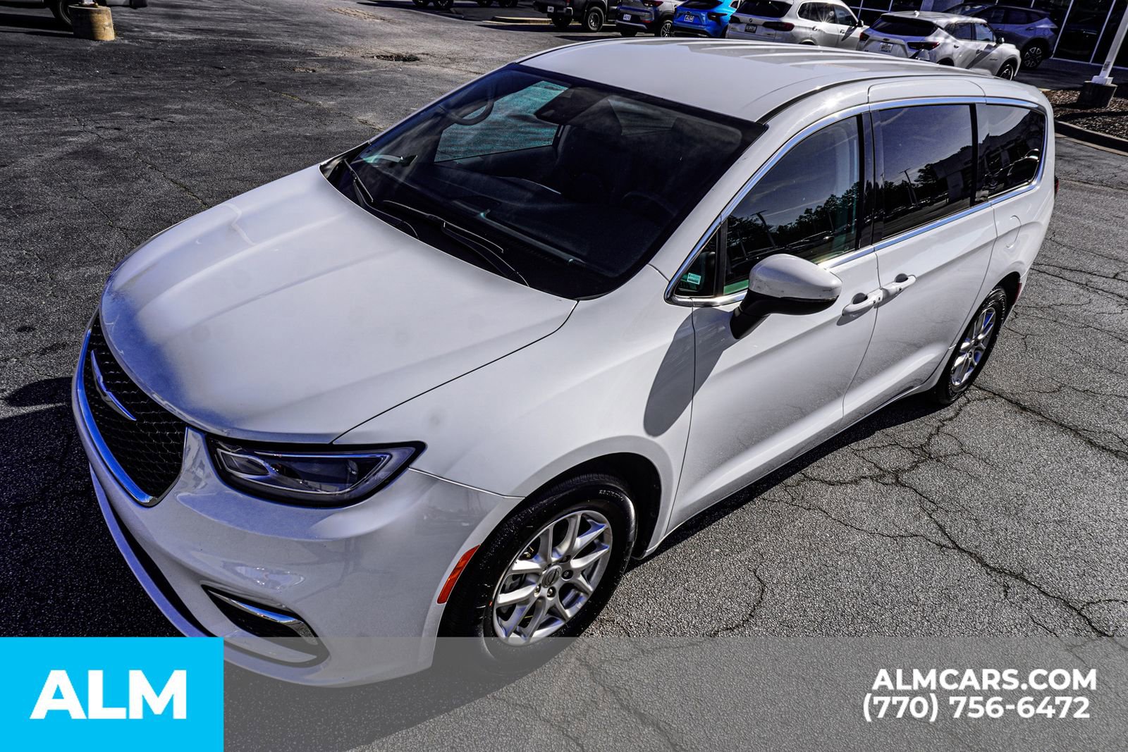Used 2023 Chrysler Pacifica Touring-L image 19