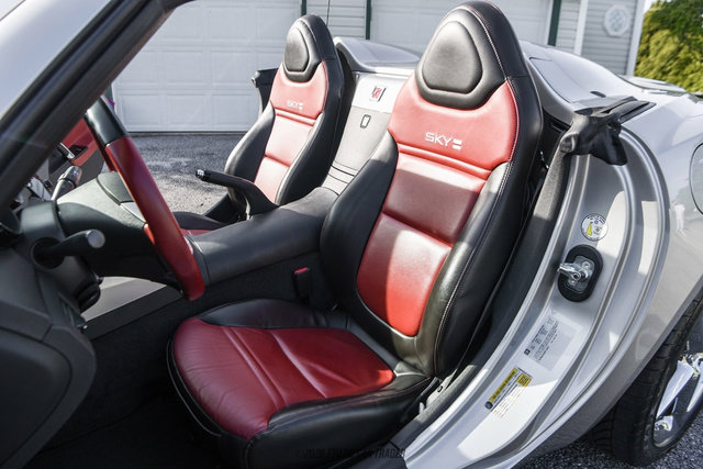 Used 2008 Saturn Sky Red Line RWD image 35