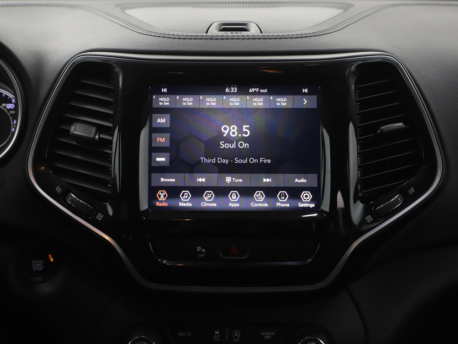 Used 2019 Jeep Cherokee Limited image 15