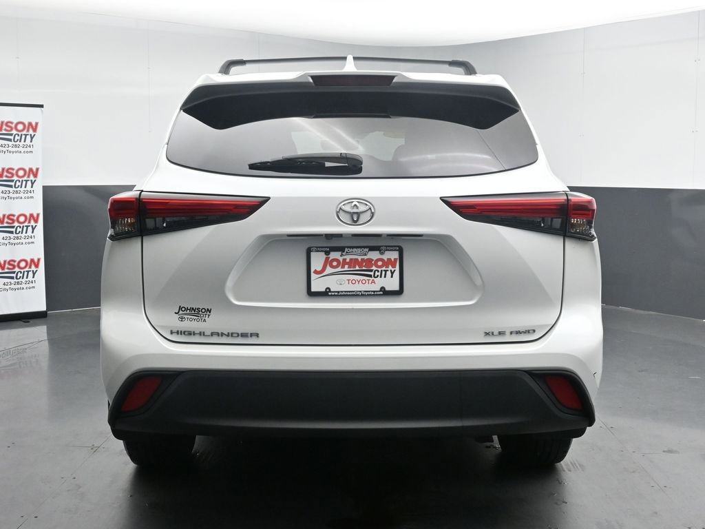 Used 2022 Toyota Highlander XLE AWD/4WD image 8