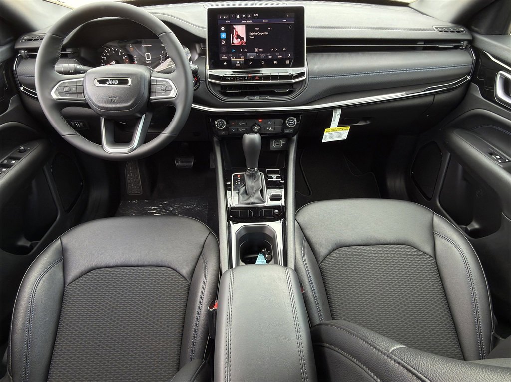 New 2026 Jeep Compass Latitude image 10