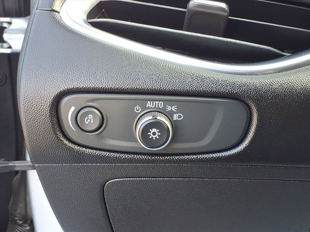 Used 2018 Chevrolet Malibu LT image 15