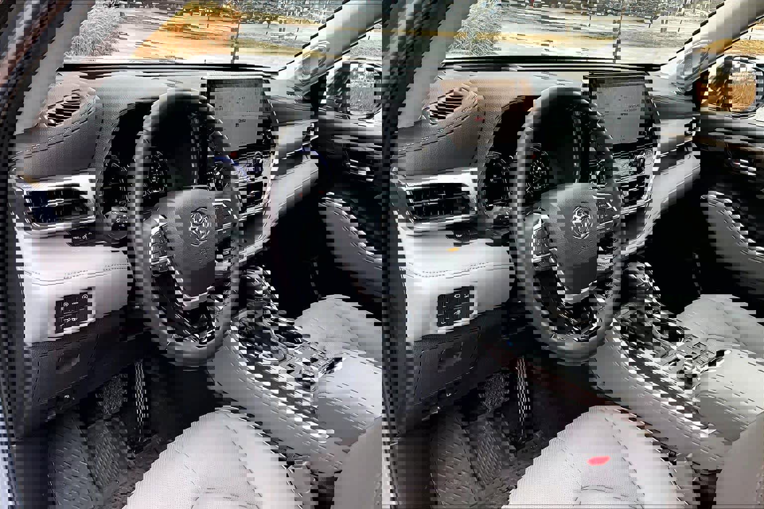 Used 2024 Toyota Highlander Platinum image 18