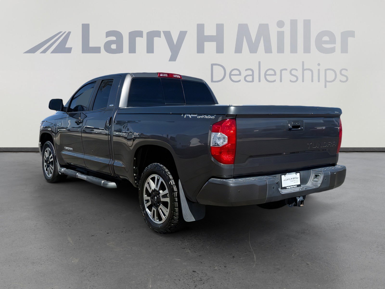 Used 2019 Toyota Tundra SR5 w/ TRD Off Road Package image 4