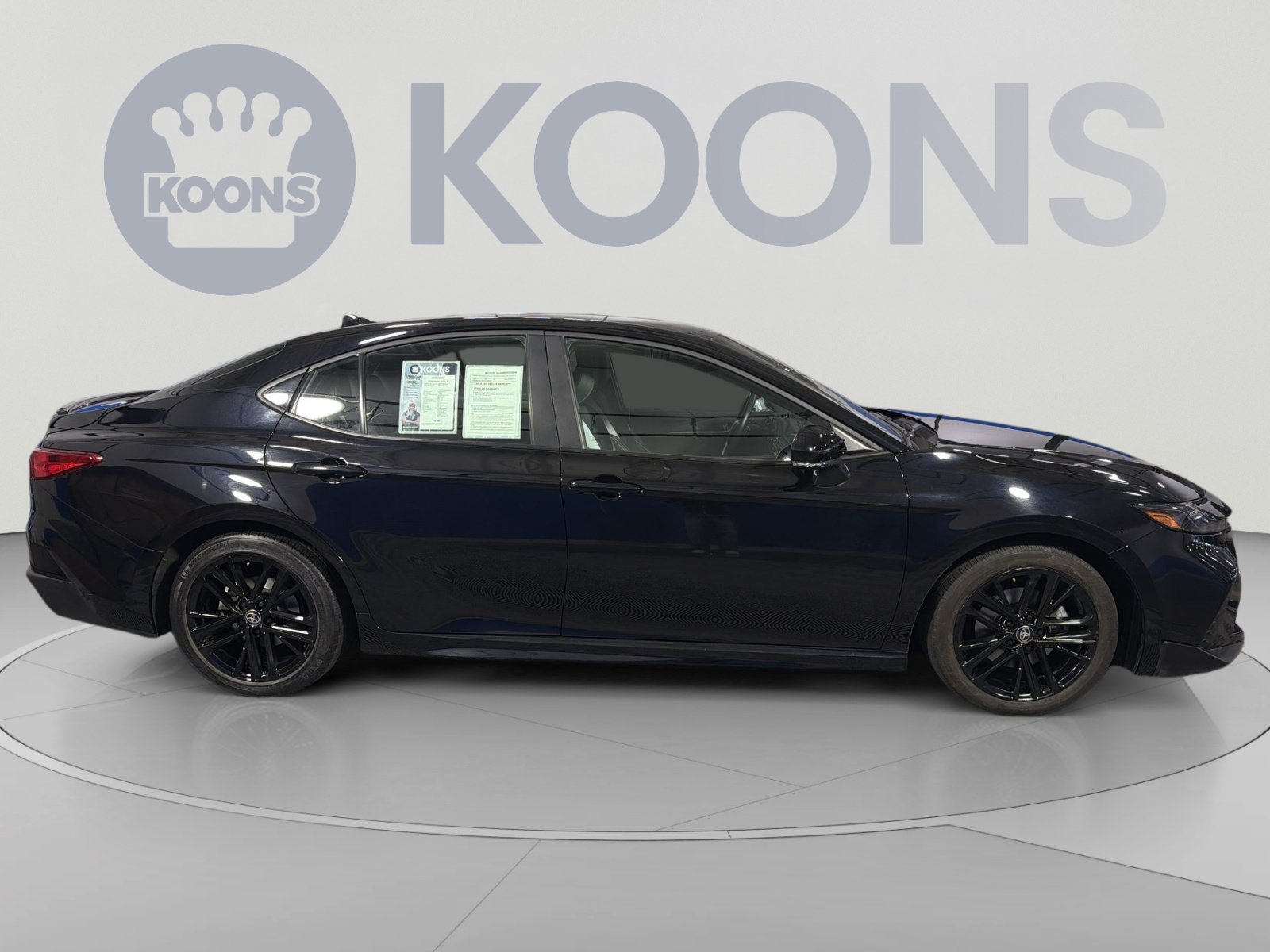 Used 2025 Toyota Camry SE FWD image 8
