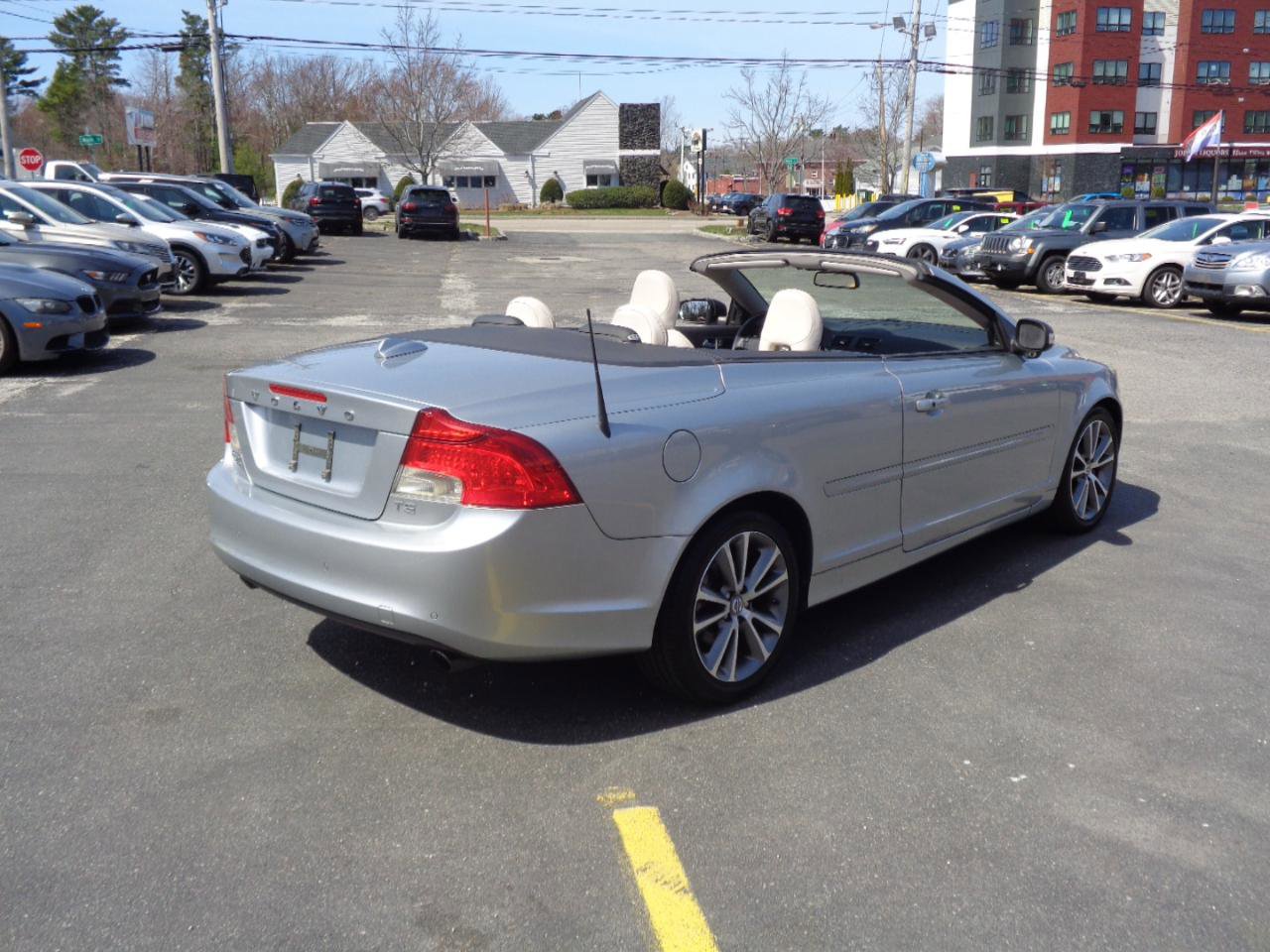 Used 2011 Volvo C70 T5 w/ Convenience Pkg FWD image 12
