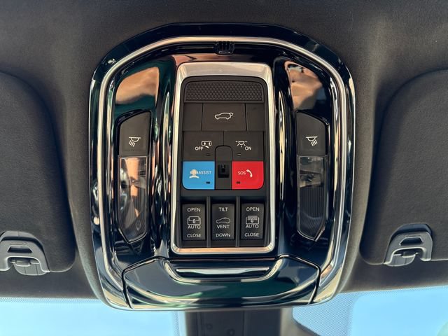 Used 2022 Jeep Grand Wagoneer Series II AWD/4WD image 14