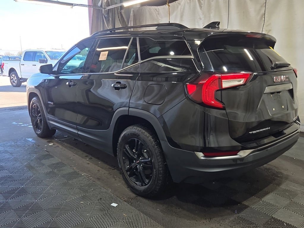 Used 2022 GMC Terrain AT4 image 4