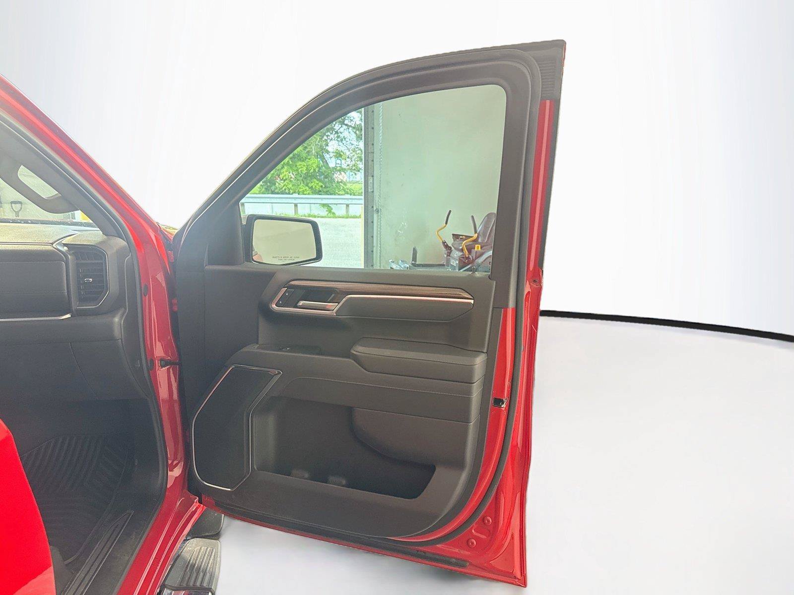 Used 2025 Chevrolet Silverado 1500 LT RWD image 14