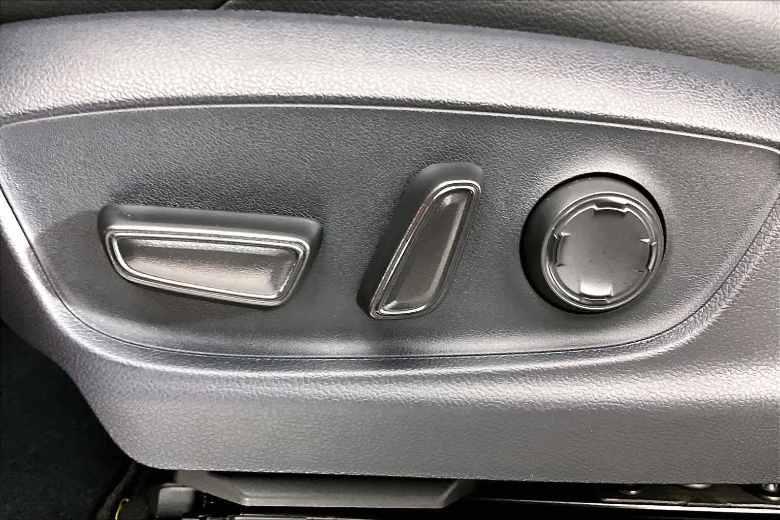 Used 2026 Toyota Tacoma Limited AWD/4WD image 32
