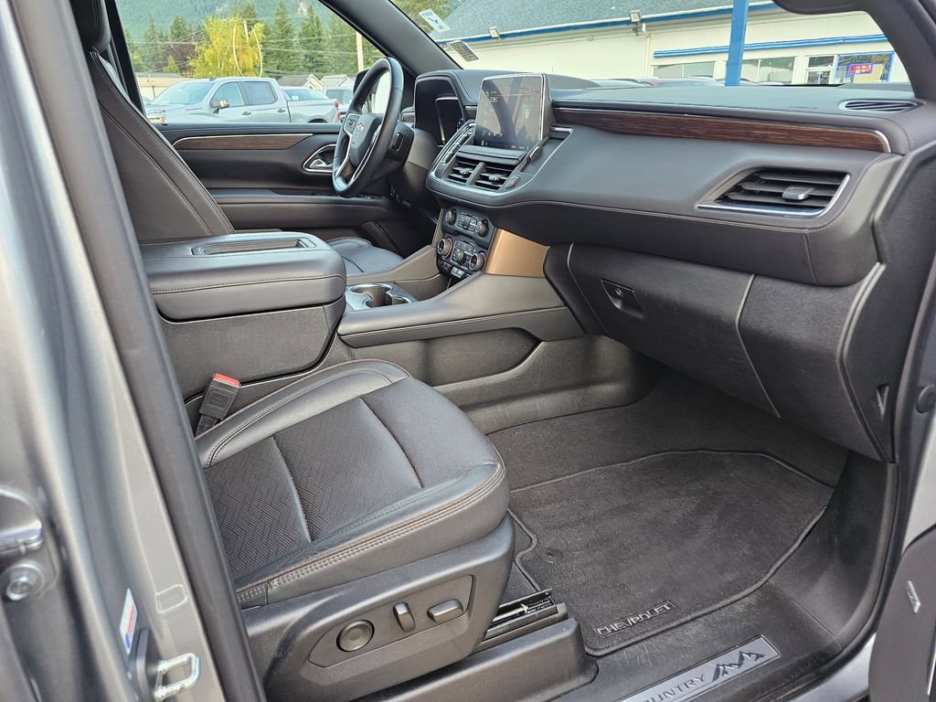 Used 2023 Chevrolet Suburban High Country w/ Premium Package 2 AWD/4WD image 13