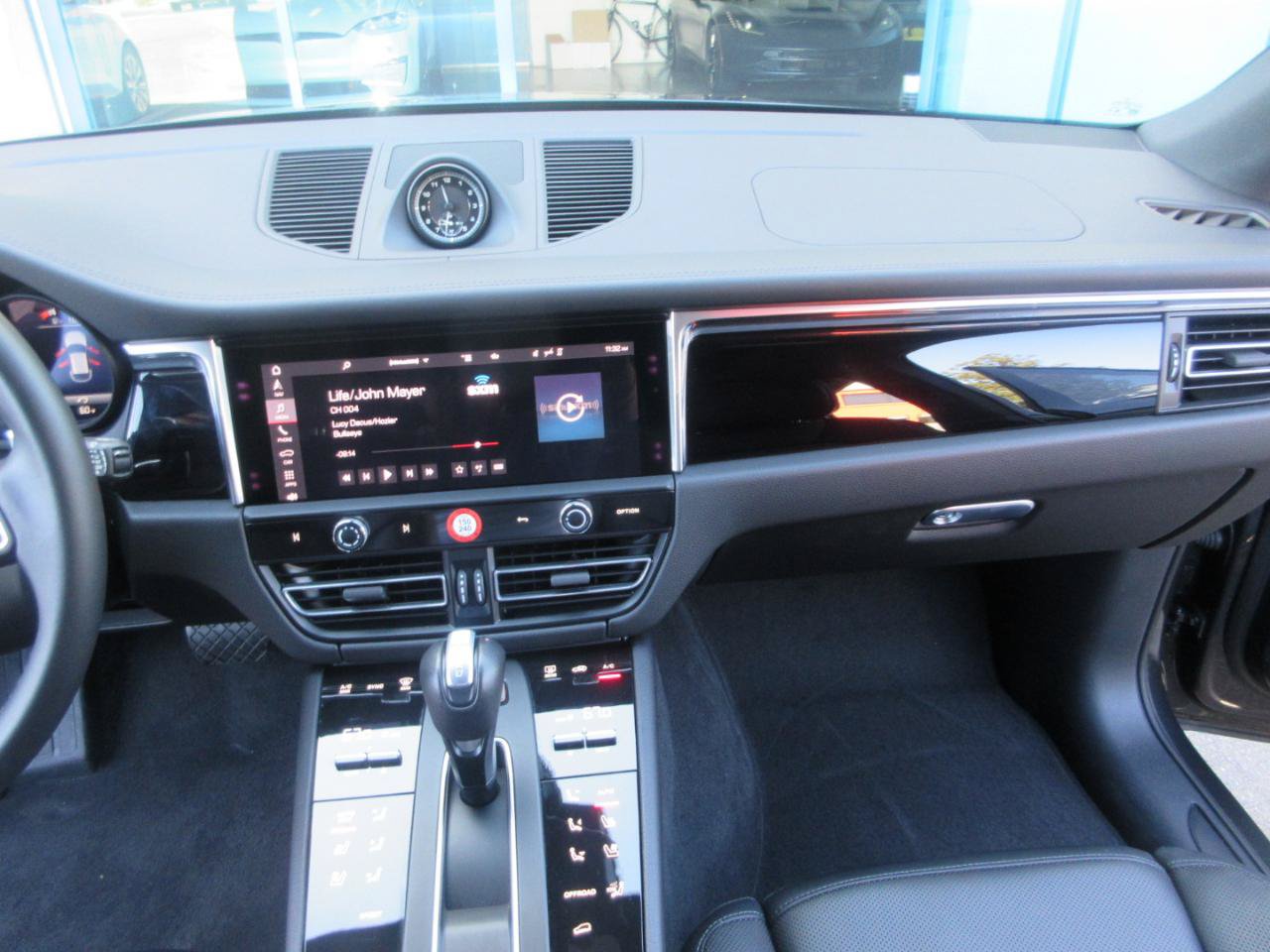 Used 2025 Porsche Macan w/ Premium Package Plus AWD/4WD image 49