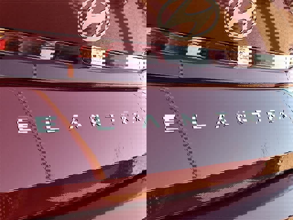 Used 2025 Hyundai Elantra Sport image 31