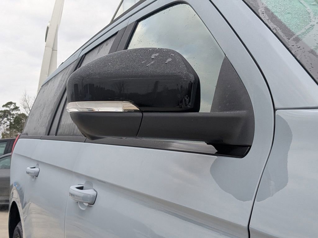 New 2026 Ford Expedition Max Platinum image 10