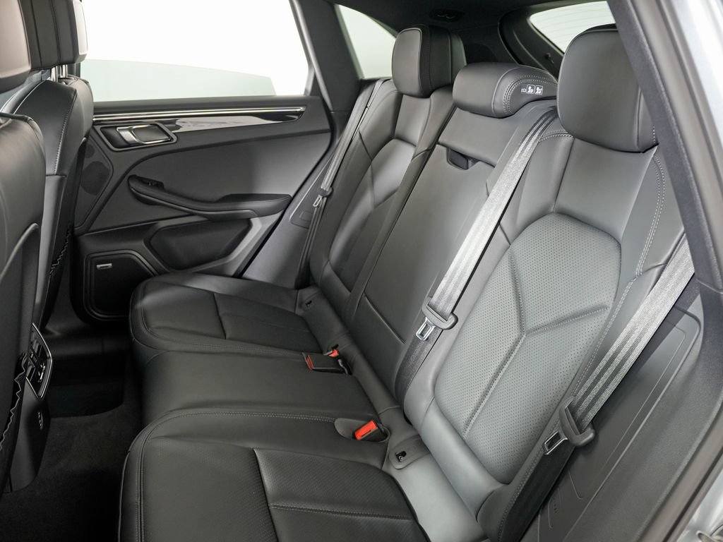 New 2026 Porsche Macan AWD/4WD image 33