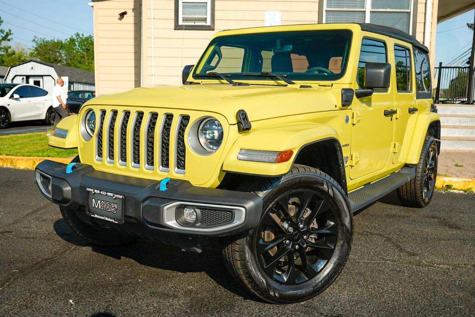 Used 2023 Jeep Wrangler Unlimited Sahara w/ Cold Weather Group AWD/4WD image 9