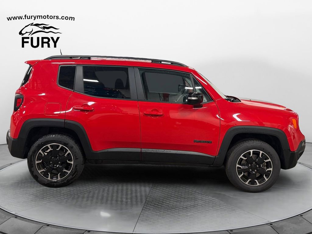 Used 2023 Jeep Renegade Latitude AWD/4WD image 2