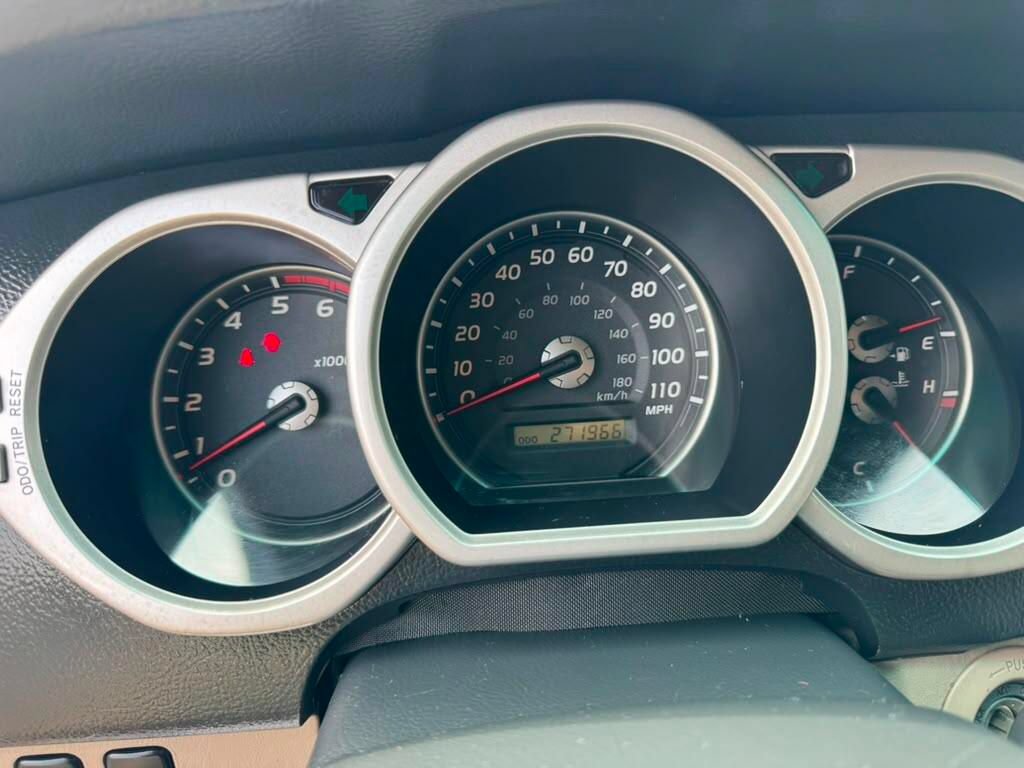 Used 2004 Toyota 4Runner Limited AWD/4WD image 19