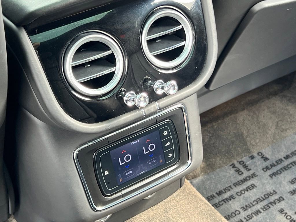Used 2017 Bentley Bentayga AWD/4WD image 19
