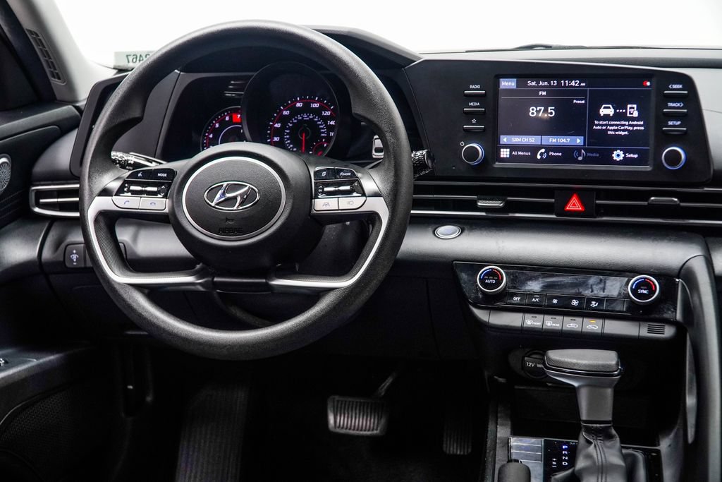 Used 2022 Hyundai Elantra SEL w/ Cargo Package FWD image 17