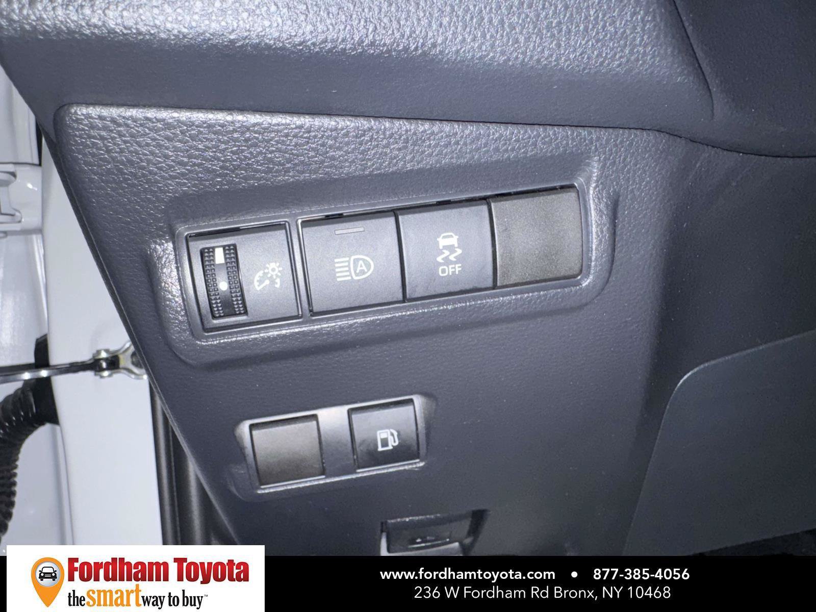 Used 2024 Toyota Corolla Cross AWD Hybrid image 19