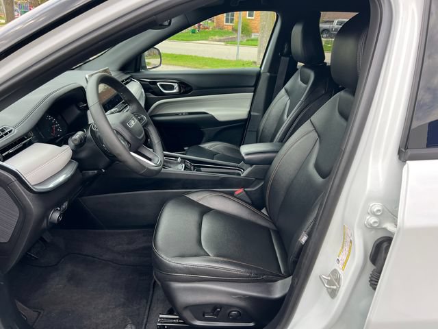 Used 2024 Jeep Compass Limited AWD/4WD image 4
