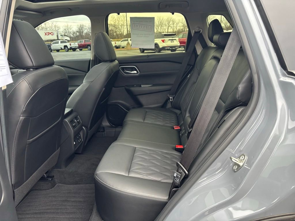 Used 2024 Nissan Rogue Platinum w/ Platinum Premium Package image 18