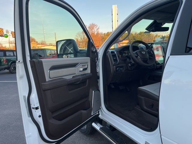 New 2026 RAM 2500 Laramie AWD/4WD image 4