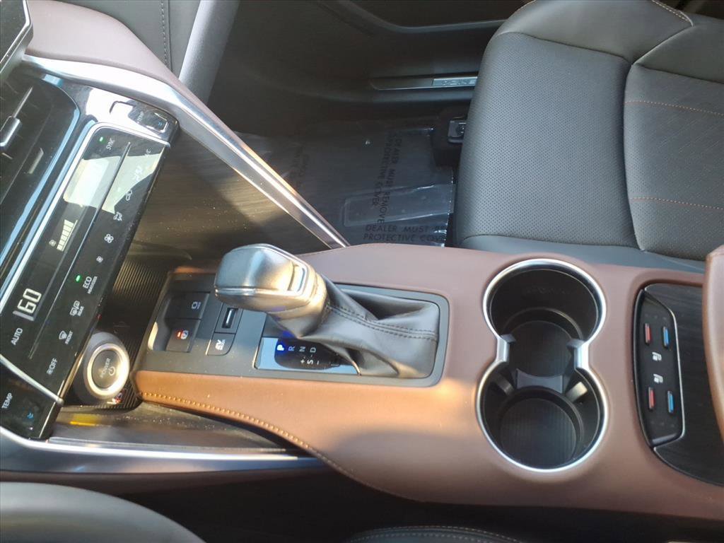 Used 2023 Toyota Venza Limited image 34