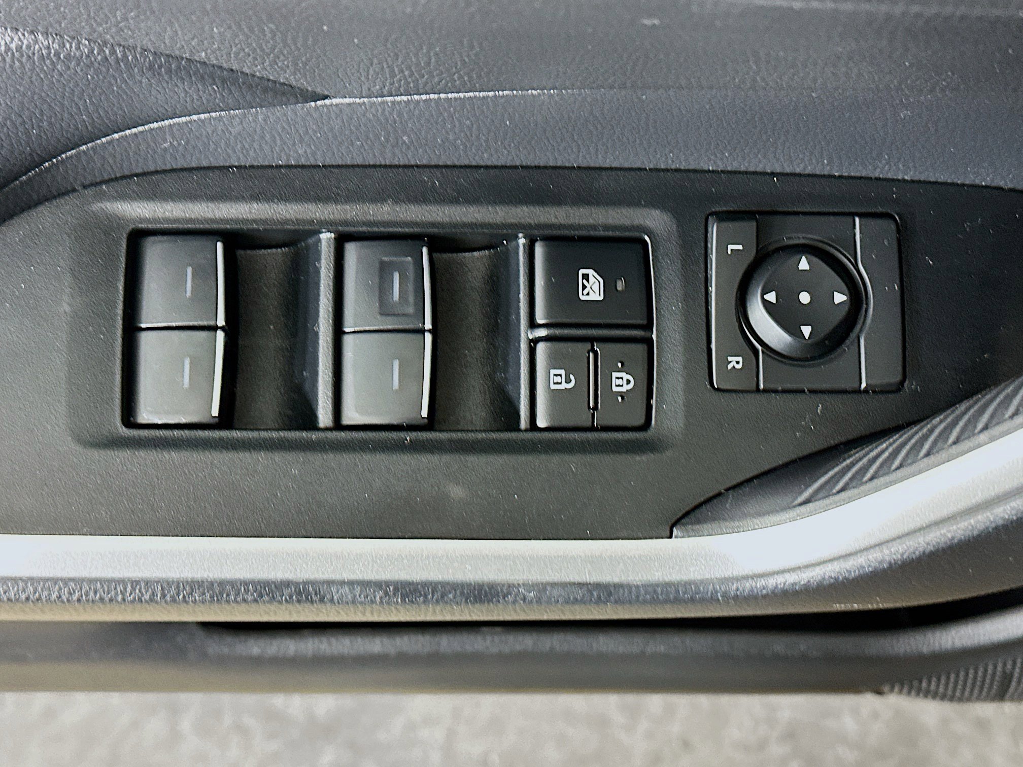 Used 2025 Toyota RAV4 XLE AWD/4WD image 15