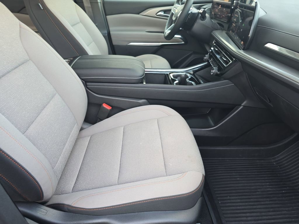 Used 2026 Chevrolet Traverse LT w/ Driver Confidence Package FWD image 10