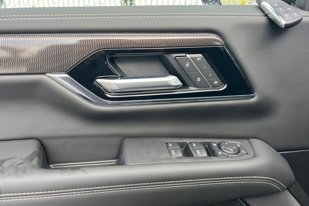 New 2026 GMC Yukon Elevation image 8