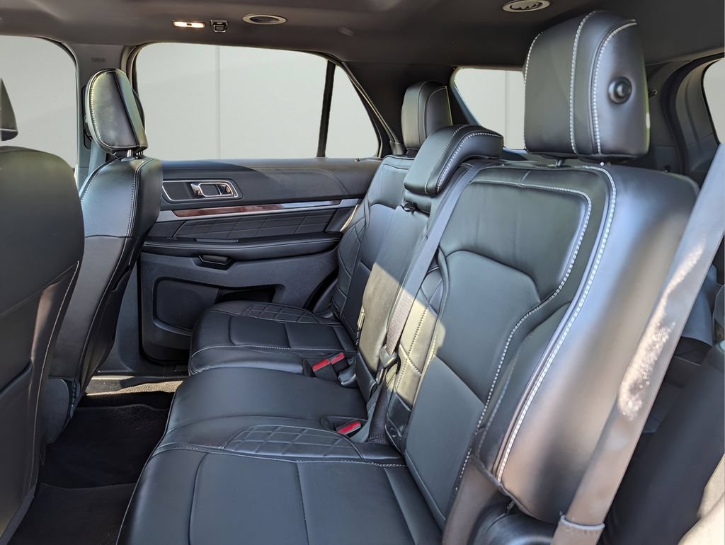 Used 2019 Ford Explorer Platinum AWD/4WD image 11
