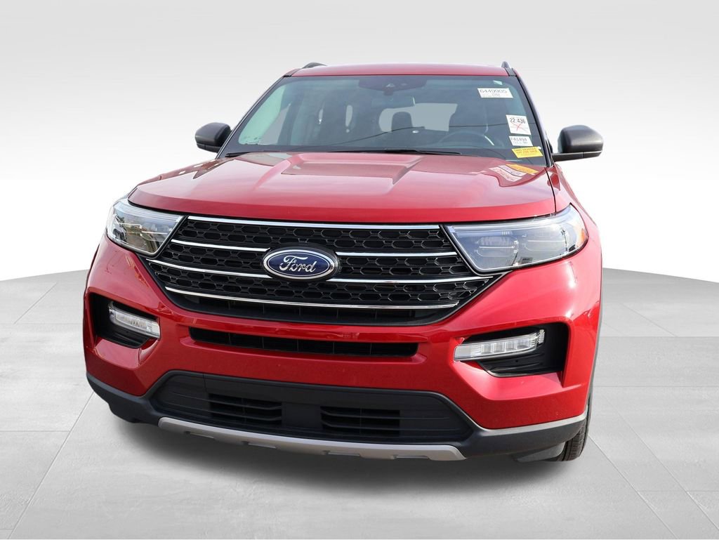 Used 2022 Ford Explorer XLT w/ Equipment Group 202A AWD/4WD image 4