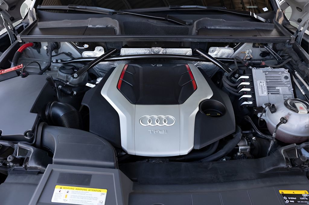 Used 2020 Audi SQ5 Premium Plus w/ Premium Plus Package image 90